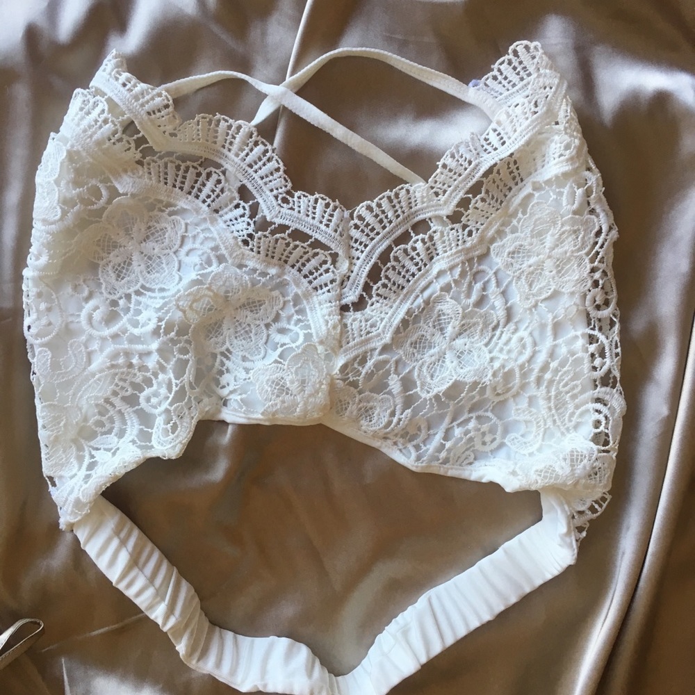 Crisscross strap Lace Bralette